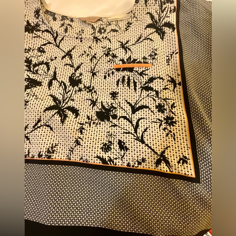 5$ or 3/10$
Studio Black and White Floral Women's Top